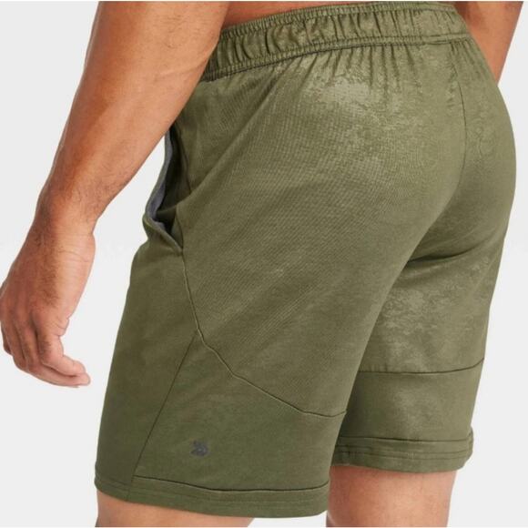 [B9] Men's Camo Training Shorts 8.5", Size Small - Picture 3 of 6